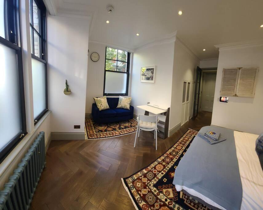 New Boutique Ground Floor * Londres